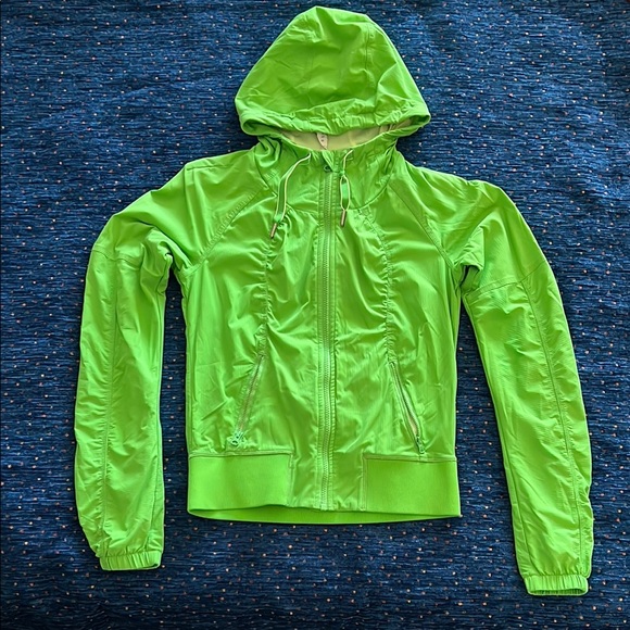 lululemon athletica Jackets & Blazers - Lululemon “street to studio” Vibrant Green Hooded Jacket size 4